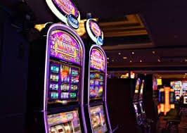 phwen Wins slot game interface showing reels and quick-play controls